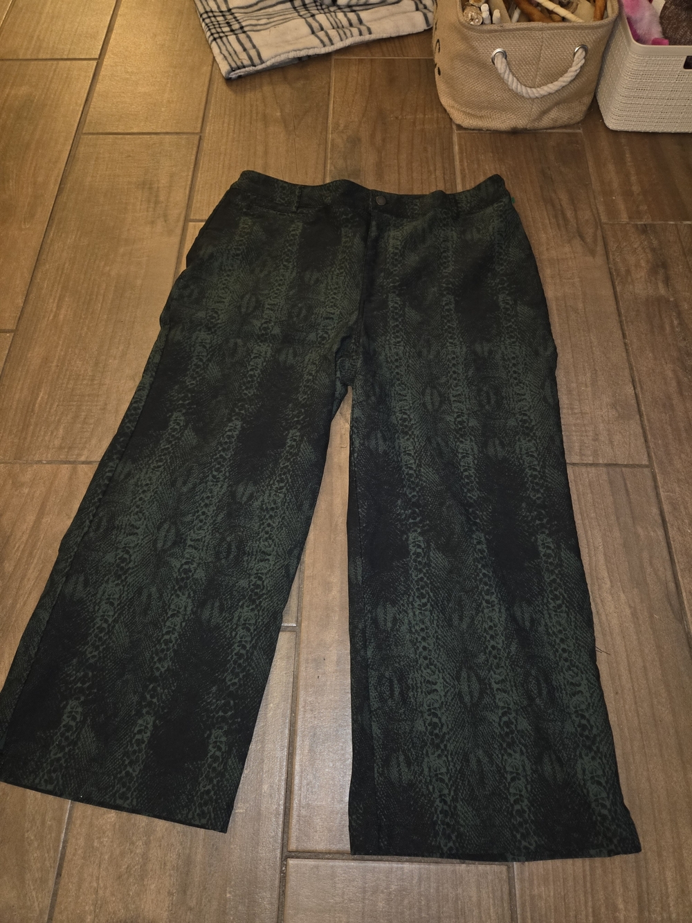 Adyson Parker Women's Dark Green Snake Patterned Slacks